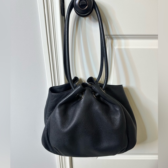 MK Michael Kors Nicole large bucket bag pebbled black leathered brass hardware - Picture 3 of 8